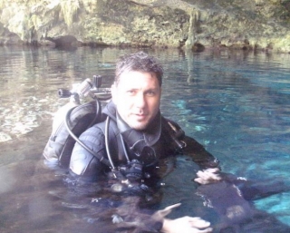 Listo para espeleobuceo